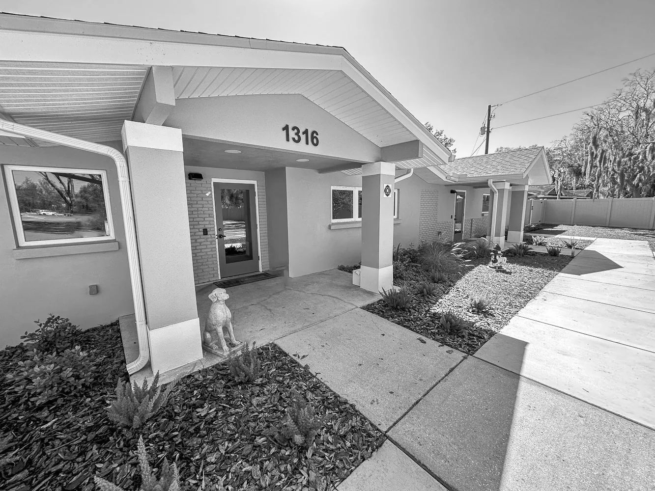 The front entrance of Gregory Veterinary Clinic at 1316 West Bearss Ave